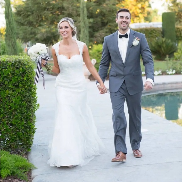 Keyhole Back Lace Ivory Wedding Dress - Picture 16 of 16